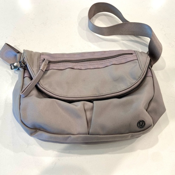 lululemon athletica Handbags - Lululemon Festival Bag